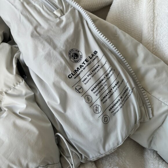 Aritzia TNA the Mega Puff Short Jacket - Picture 6 of 14